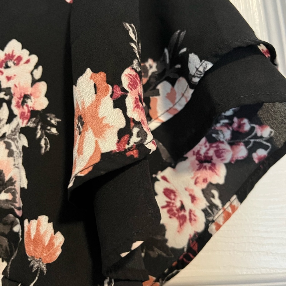 Torrid Black Floral Top Size 1 - Picture 6 of 6